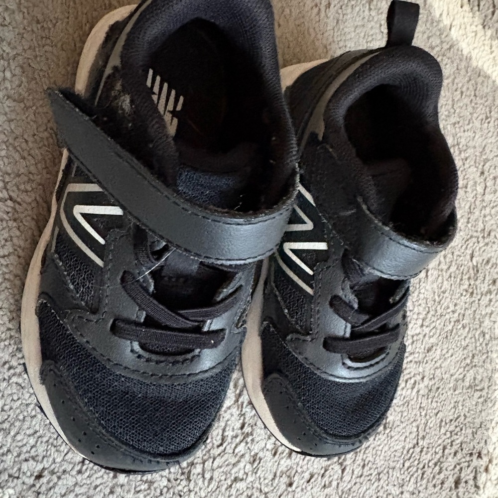 New Balance Kids Black Sneakers 8.5W